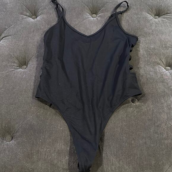 Victoria’s Secret sport bodysuit with cut outs size large - Picture 1 of 4